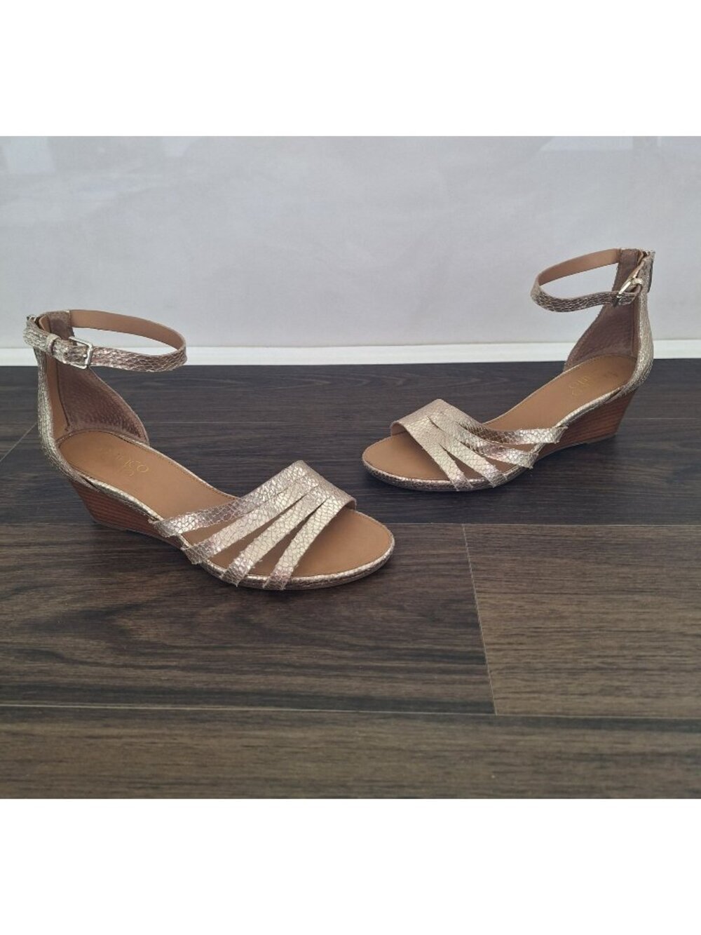 💙 Franco Sarto Gold Metallic Wedge Sandals Size 7.5 Ankle Strap Comfy Summer Pr